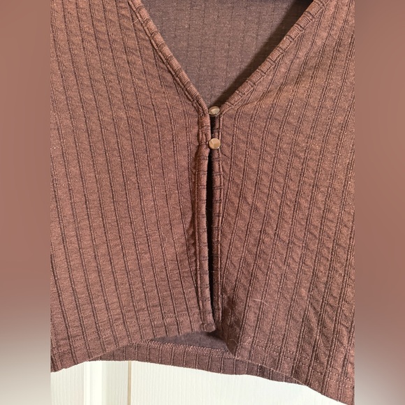 Brown Ribbed V-Neck Blouse - Picture 3 of 3